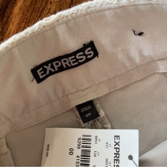 NEW Express High Rise Scalloped Lace Shorts Business Chic Cream 00 0 NWT RARE - Picture 9 of 9